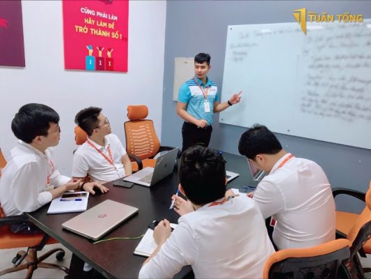 Tuấn Tổng Chỉ Rõ 03 Rủi Ro Chủ Quan Đặc Biệt Cần Tránh Trong Buổi Đào Tạo Nội Bộ Cho Đội Ngũ Nhân Sự