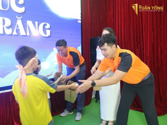 Tuấn Tổng Cùng Nhân Sự Sum Vầy Đón Tết Đoàn Viên, “Thả Hồn" Vào Ký Ức Đêm Trăng